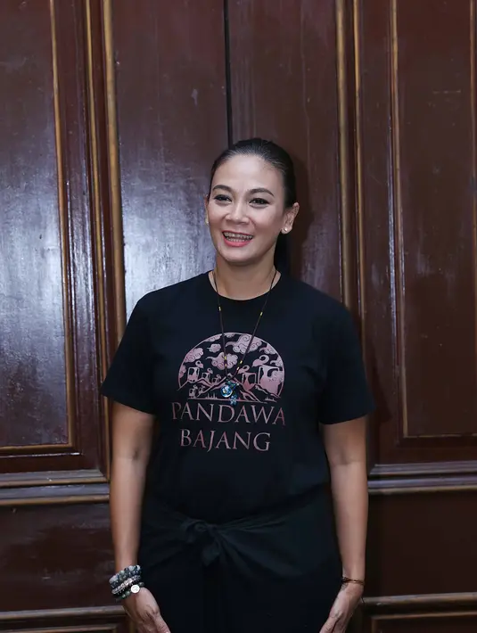 Sebagai seorang ibu, Dian Nitami kini fokus dalam mengawasi putra-putrinya, terutama dalam masalah pendidikan. (Nurwahyunan/Bintang.com)