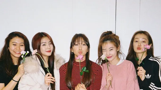 Jadi Idol Kpop Pertama Asal Indonesia, Ini 6 Potret Dita dan Member SECRET NUMBER