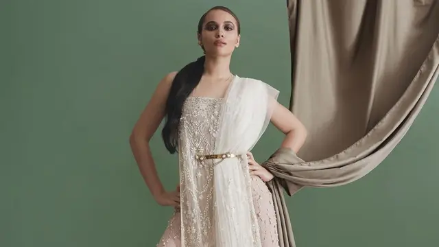 FOTO: Gaya Aurora Ribero dengan Makeup Tebal saat Pemotretan Curi Perhatian