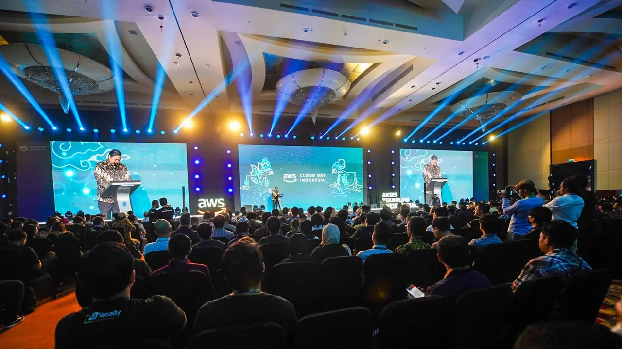 Menteri Koordinator Bidang Perekonomian Airlangga Hartarto saat mewakili dan menyampaikan keynote speech Presiden Joko Widodo dalam Cloud Day Indonesia 2023 di Jakarta, Selasa (26/9/2023). (Dok Kemenko Perekonomian)