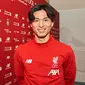 Takumi Minamino resmi dikenalkan Liverpool, Kamis (19/12/2019). (Bola.com/Dok. Liverpool)