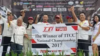 Toyota Team Indonesia saat rayakan jadi juara umum ISSOM 2017 (istimewa)