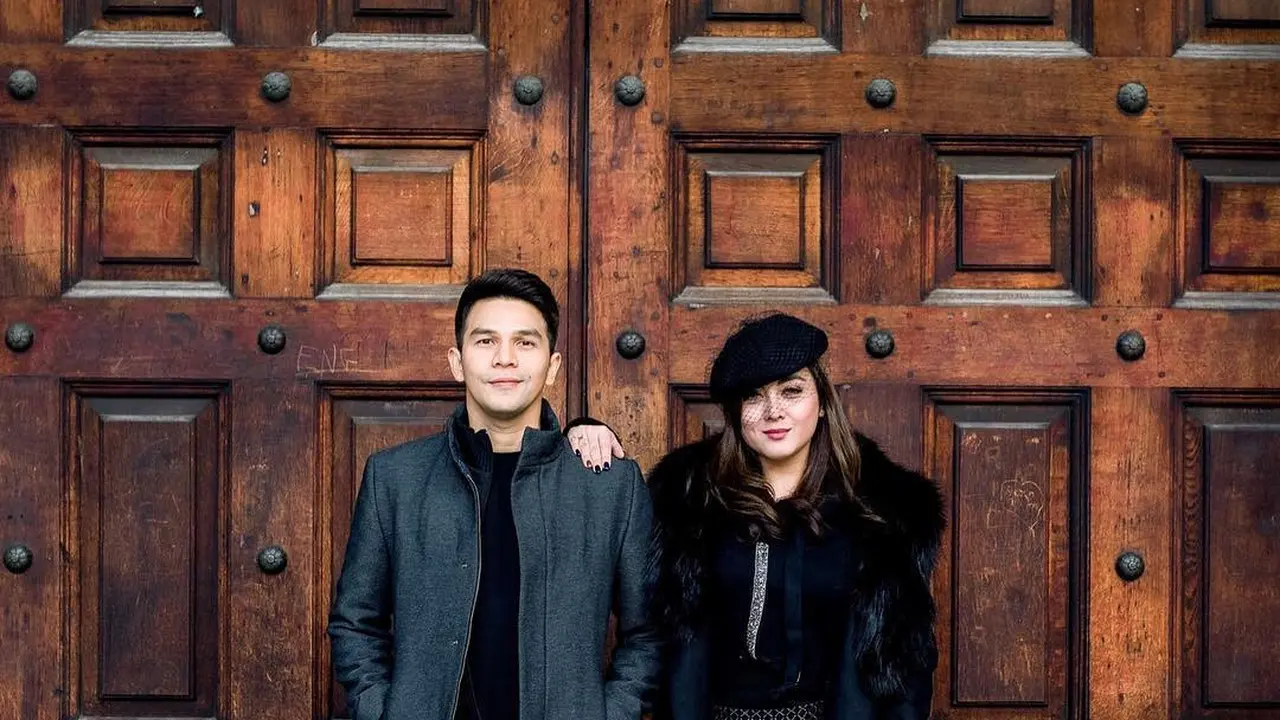 Jonathan Frizzy dan Dhena Devanka.