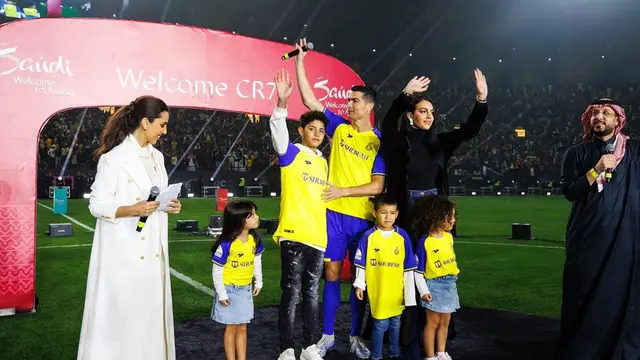 Momen Cristiano Ronaldo Dikenalkan Jadi Pemain Al Nassr, Disambut Hangat