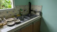 10 Kebiasaan Sepele yang Bikin Rumah Cepat Kotor, Sering Dilakukan Tanpa Disadari