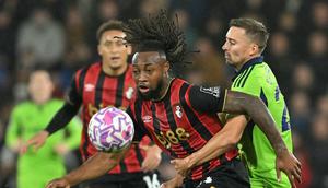 Pemain Bournemouth, Antoine Semenyo saat bermain di Liga Inggris 2025/2026. (Glyn KIRK / AFP)