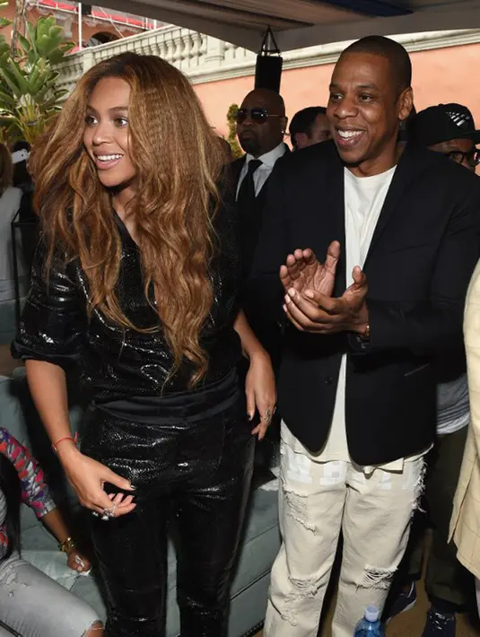 Kebahagiaan ternyata tidak hanya soal kehamilan seperti biasa, namun juga Beyonce yang mangandung anak kembar, buah cintanya dengan Jay Z yang kabarnya telah dinantikan. (AFP/Bintang.com)