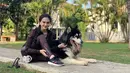 Melalui akun Instagramnya, wanita alumni Universitas Trisakti ini sering membagikan aktivitas saat berlari. Natasha kerap mengajak anjing kesayangannya untuk menemaninya berlari.(Liputan6.com/IG/@natasharatulangi)