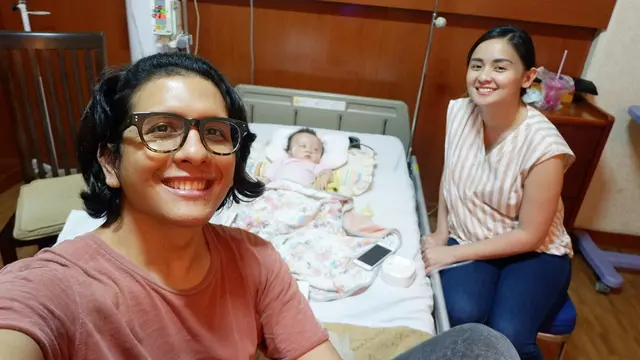 [Bintang] Menginspirasi, Ini 8 Potret Kebersamaan Joanna Alexandra dan Anaknya yang Menderita Displasia