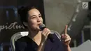 Chelsea Islan memberikan komentar saat menghadiri Prolog "Ayat-Ayat Cinta 2" di Senayan City, Jakarta, Jumat (7/7). Ayat-Ayat Cinta 2 memperkenalkan dua pemain baru yaitu Dewi Sandra dan Tatjana Saphira. (Liputan6.com/Herman Zakharia)