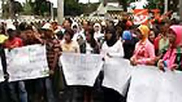 Calon Bupati Diduga Curang, KPUD Didemo