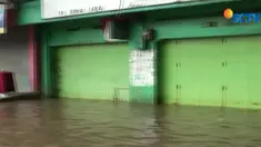 Mereka merugi karena selain sepi pembeli para pedagang kesulitan mendapat pasokan barang dagangan.