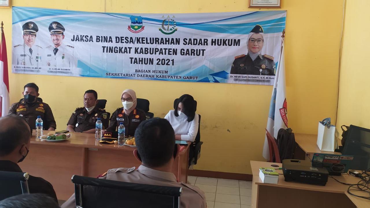 epala Kejaksaan Negeri Garut Neva Susanti mengatakan, kegiatan Jaksa Bina Desa merupakan bentuk perhatian kejaksaan, untuk memberikan pelayanan hukum bagi aparatur desa di Garut.