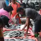 Aktivitas jual beli di tempat pelelangan ikan (TPI) Kota Gorontalo (Foto: Arfandi Ibrahim/Liputan6.com)