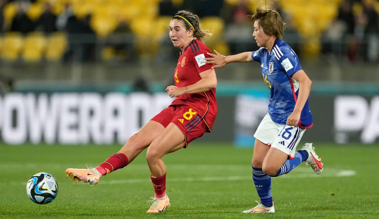 Jepang berhasil menggusur Spanyol dari posisi puncak klasemen sementara Grup C usai mengandaskan mereka dengan skor telak 4-0. Gol tersebut diciptakan oleh Hinata Miyazawa (12’, 40’), Riko Ueki (29’), dan Mina Tanaka (82'). (AP Photo/John Cowpland)