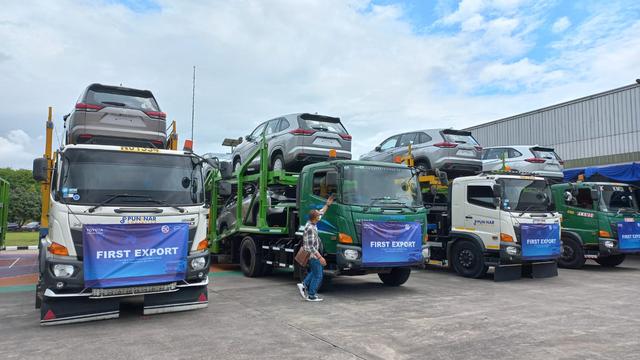 Toyota Indonesia melakukan ekspor perdana kendaraan elektrifikasi Toyota Kijang Innova Zenix Hybrid