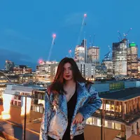 Seiring berjalannya waktu, Shaloom Razadde terlihat begitu menawan. Gadis kelahiran 24 Juni 1998 ini mewarisi kecantikan dari sang ibu, Wulan Guritno. (Foto: instagram.com/sharazaaa)