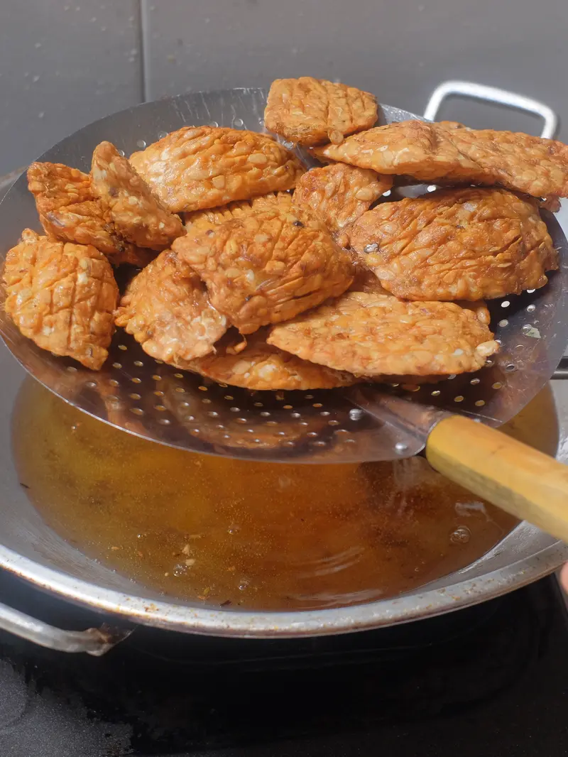 Menggoreng Tempe