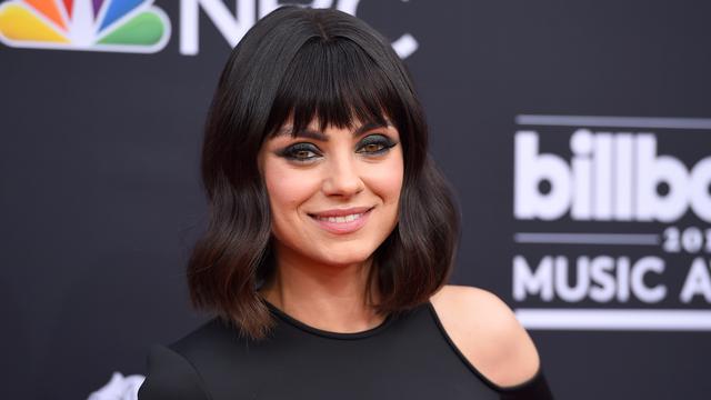 Mila Kunis di Billboard Music Awards