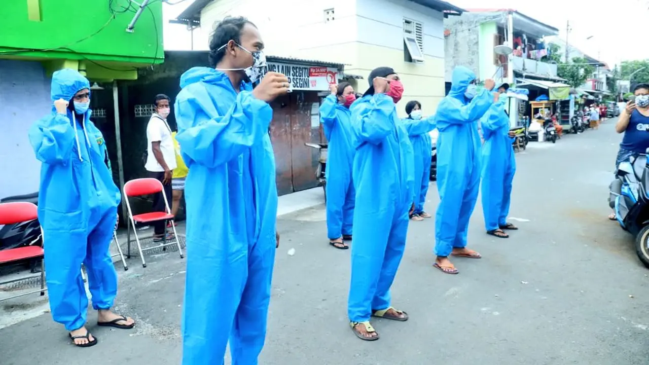 Kemnaker Berdayakan Korban PHK Sebagai Petugas Penyemprotan Disinfektan