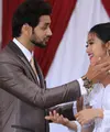 Shakti Arora, aktor tampan asal India ini memang pandai memikat hati wanita. Datang ke Indonesia bersama Radhika Madan, namun Shakti berpaling ke wanita lain yang bernama Rini Yulianti. (Adrian Putra/Bintang.com)