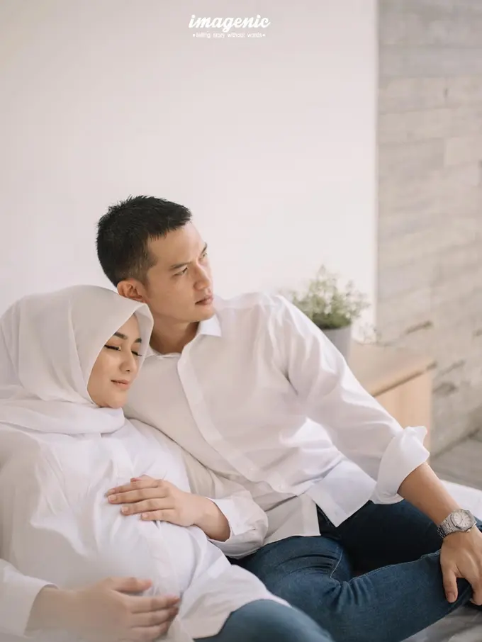Momen Maternity Shoot Citra Kirana dan Rezky Aditya. (Sumber: Instagram/imagenic)