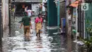 BPBD Jakarta juga telah menyalurkan bantuan logistik bagi masyarakat terdampak banjir yang saat ini masih berada di lokasi pengungsian. (Liputan6.com/Angga Yuniar)