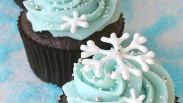 10 Ide Cupcake Tema Natal Manis Yang Mudah Ditiru Fimela Fimela Com Templat powerpoint tema natal merah emas.