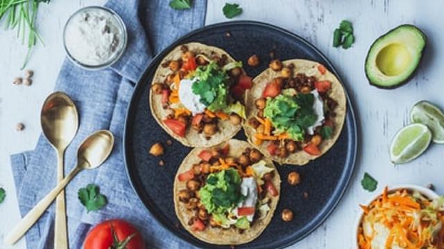 Ilustrasi makan vegan