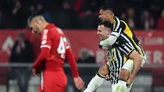 Pemain Juventus Federico Gatti (tengah) melakukan selebrasi usai mencetak gol ke gawang Monza pada pertandingan sepak bola Serie A Liga Italia di Stadion U-Power, Monza, Italia, Jumat (1/12/2023). Juventus sukses merebut puncak klasemen Liga Italia Serie A berkat kemenangan dramatis atas Monza 2-1. (Claudio Grassi/LaPresse via AP)