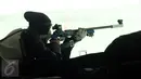 Petembak Indonesia, Maharani Ardi saat berlaga di Final 50m RIFLE 3 positions women di Kejuaraan Menembak se-Asia Tenggara di Jakarta, Senin (23/11/2015). Maharani menempati posisi enam dengan 383.3 poin. (Liputan6.com/Helmi Fithriansyah)