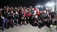 Tim Perseru Badak Lampung mampir ke rumah Jefri Kurniawan di Malang, untuk persiapan laga melawan Arema FC. (Bola.com/Iwan Setiawan)
