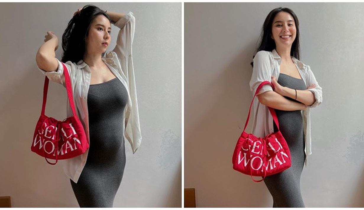 Ini adalah foto terbaru Clairine Clay pamer baby bump. 5 hari setelah foto tersebut diunggah, Clairine bagikan foto USG calon buah hatinya. Kenakan tank top dress kaus warna dark grey dipadukan dengan kemeja putih sebagai outer, baby bump Clairine terlihat jelas. Rambut yang digerai, membuat pesona pemeran Chelsea di film Generasi Micin Vs Kevin ini semakin terpancar. (Liputan6.com/IG/@clairineclay)