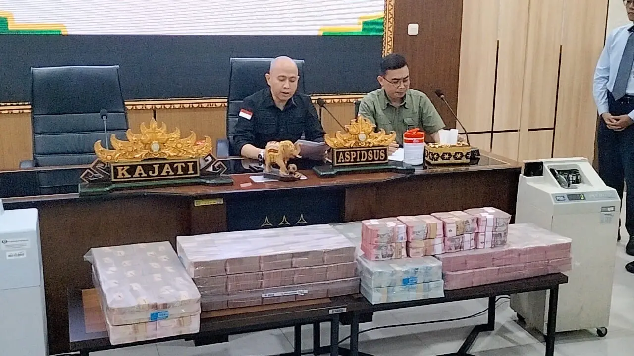 Barang bukti uang tunia Rp59,02 yang disita Kejati Lampung dari Badan Usaha Milik Daerah (BUMD) Provinsi Lampung, PT LEB. Foto : (Liputan6.com/Ardi).