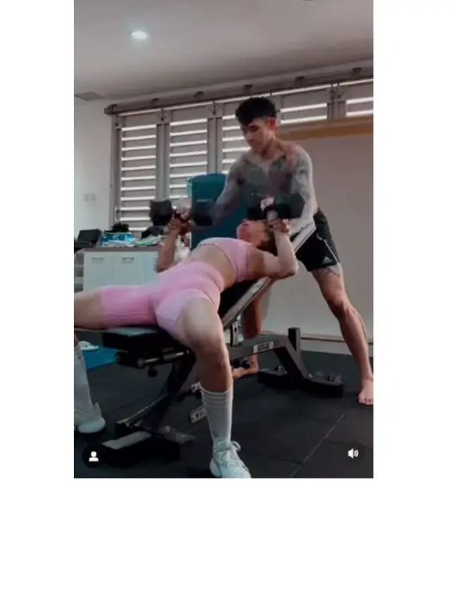 Selalu Kompak, Ini 7 Potret Andrea Dian dan Ganindra Bimo saat Olahraga Bersama