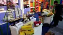 Salah satu stand kerajinan di pameran Pengembangan Usaha Ekonomi Daerah di silang Monas, Jakarta, Jumat (7/11/2014). (Liputan6.com/Johan Tallo)