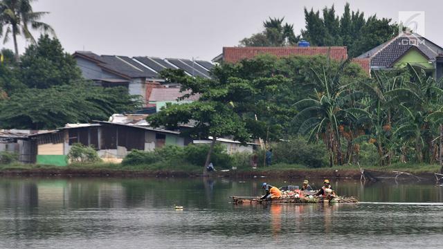 Pembersihan Rutin Sampah Waduk Ciracas