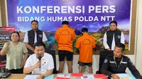 Direktorat Kriminal Khusus (Ditkrimsus) Polda Nusa Tenggara Timur (NTT) membekuk dua pria berinisial GMK (25) dan NRA (22), yang diduga menyebarkan video syur karyawan Bank di NTT berinisial NNM (22). (Liputan6.com/ Ola Keda)