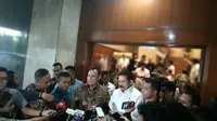 Ketua Komisi Pemberantasan Korupsi (KPK) Firli Bahuri bersama rombongan pimpinan KPK lain menyambangi Kantor Kejaksaan Agung RI (Kejagung), Rabu (8/1/2020). (Merdeka/Ahda Bayhaqi)