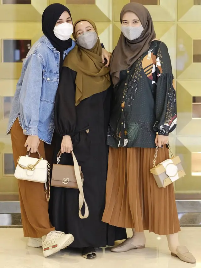 Tampilan Laudya Cynthia Bella Bersama Sahabat Duo Sungkar, credit: @shireensungkar