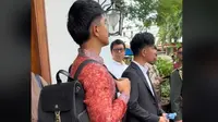 Kompak Tampil Bareng Gibran Rakabuming, Tas Mewah Kaesang Pangarep Jadi Sorotan.&nbsp; foto: TikTok @iputuyogasptra