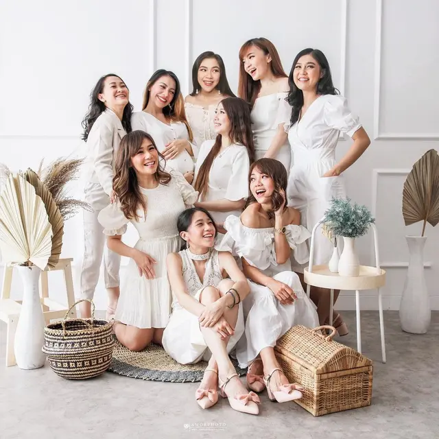 8 Gaya Pemotretan 7 Anggota Eks Cherrybelle, Ada yang Diedit agar Full Team