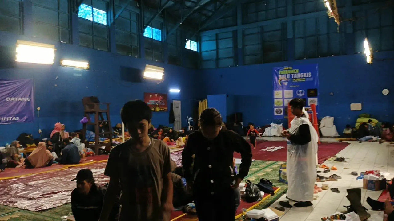 Kondisi pengungsian warga korban longsor Cisarua, Kabupaten Bandung Barat. Warga yang rumahnya hancur mengungsi di Kantor Desa Pasirlangu, Bandung Barat, Sabtu, 24 Januari 2026. (Istimewa)