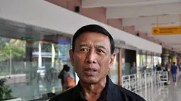 Ketua Umum Partai Hanura, Wiranto juga terlihat hadir di Bandara Halim Perdanakusuma, Jakarta, (29/8/14). (Liputan6.com/Miftahul Hayat)