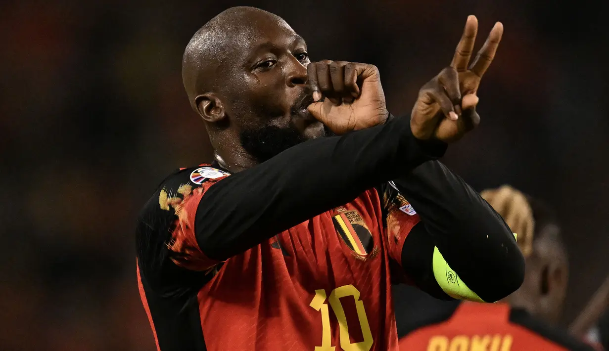 Striker Timnas Belgia berusia 30 tahun, Romelu Lukaku menjadi pesepak bola dengan jumlah gol terbanyak sepanjang sejarah kualifikasi Euro. Pada kualifikasi Euro 2024, di mana Belgia tergabung di Grup F bersama Austria, Swedia, Azerbaijan dan Estonia, ia mampu mencetak 14 gol dari seluruh 8 laga dan membawa Belgia lolos langsung ke putaran final Euro 2024 yang akan berlangsung di Jerman dengan status juara grup. (AFP/John Thys)