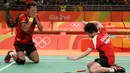 Ekspresi Tontowi Ahmad dan Liliyana Natsir usai mengalahkan Zhang Nan/Zhao Yunlei dari Tiongkok dalam semifinal bulu tangkis Olimpiade Rio 2016, Brasil, Senin (15/8). Kemenangan ini mengantarkan Tontowi-liliyana ke babak final. (REUTERS)