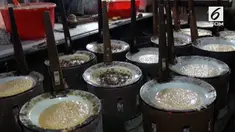 ota Medan terkenal dengan wisata kulinernya, salah satunya martabak piring.

Penganan ringan berbentuk martabak yang di masak dengan tungku dan loyangnya menggunakan piring kaleng.