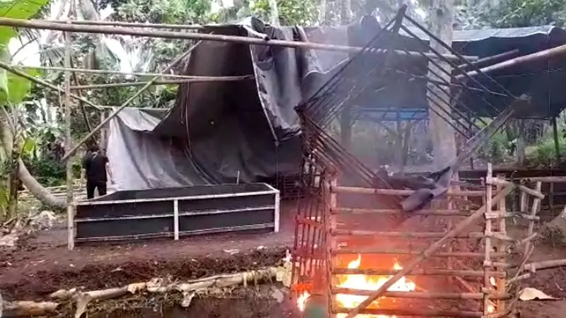 Tempat sabung ayam di Kecamatan Licin Banyuwangi dimusnahkan petugas Kepolisian (Istimewa)