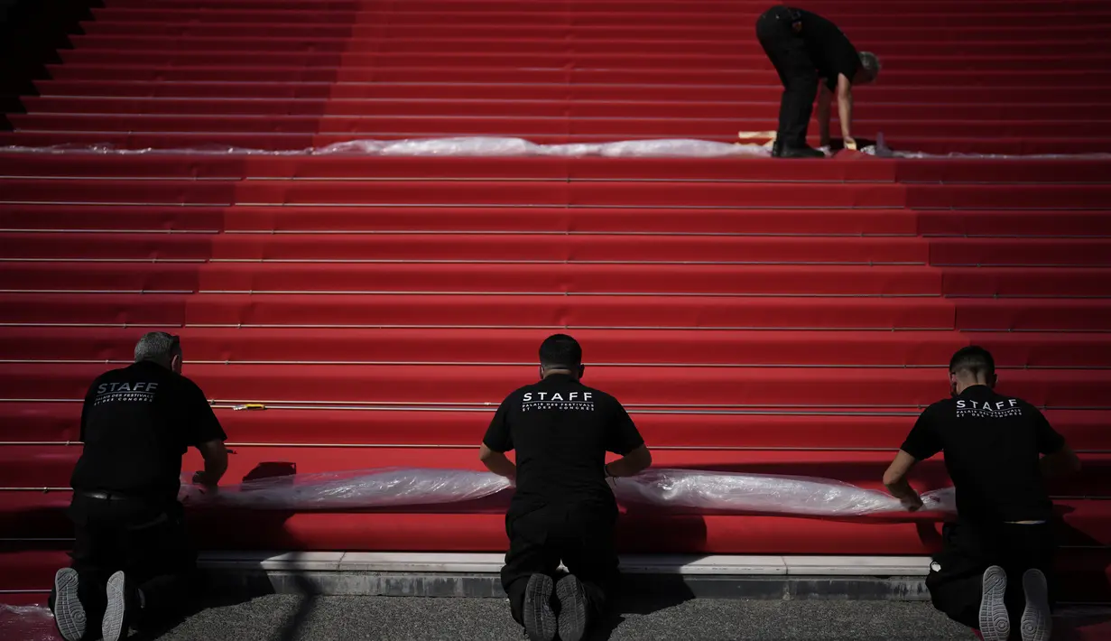 Festival film paling bergengsi itu diresmikan oleh Menteri Pendidikan dan Seni Rupa, Jean Zay dengan tujuan mendukung karya seniman yang melakoni dunia perfilman. (AP Photo/Daniel Cole)