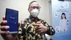 Direktur Digital Service Transformation & IT Prodia Andri Hidayat menunjukan aplikasi Prodia for Doctor, Digital Diagnostic Partner Jakarta, Senin (4/4/2022). Aplikasi tersebut itujukan untuk memudahkan para dokter dalam membuat rujukan pemeriksaan kesehatan ke Prodia bagi pasiennya. (Liputan6.com)